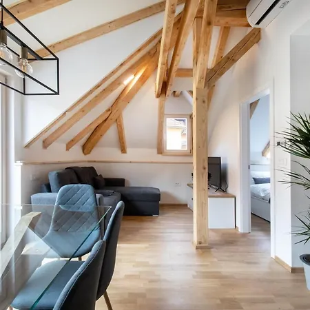 Bright & Spacious Loft In The Heart Of Old Town *