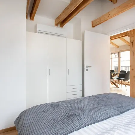 Bright & Spacious Loft In The Heart Of Old Town לובליאנה