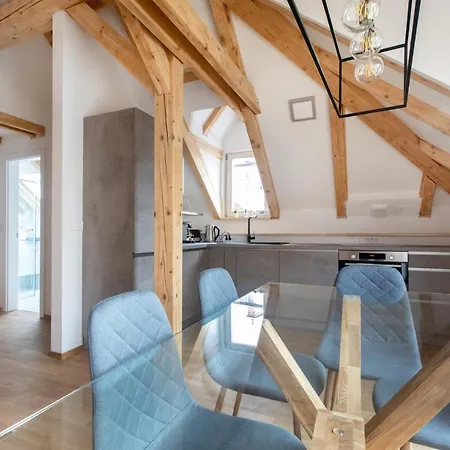 Daire Bright & Spacious Loft In The Heart Of Old Town