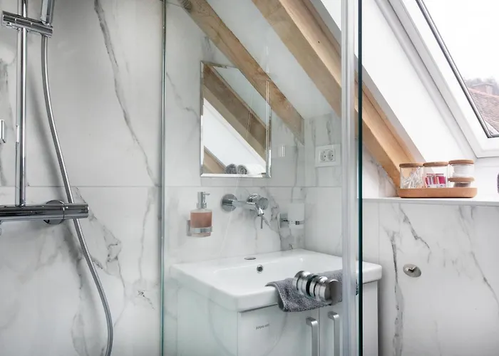 Bright & Spacious Loft In The Heart Of Old Town