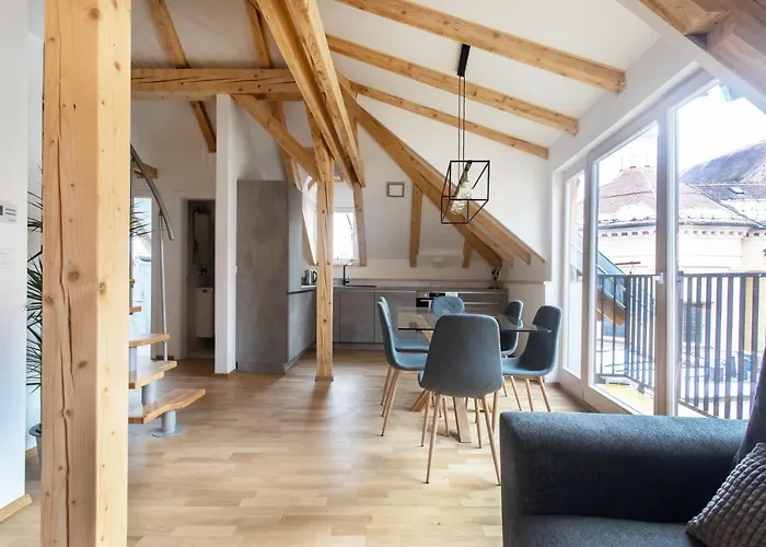 Bright & Spacious Loft In The Heart Of Old Town Appartement