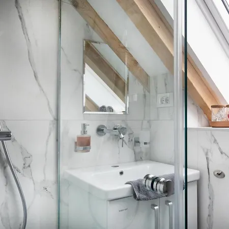 Bright & Spacious Loft In The Heart Of Old Town